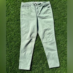 Jessica Simpson‘s jeans